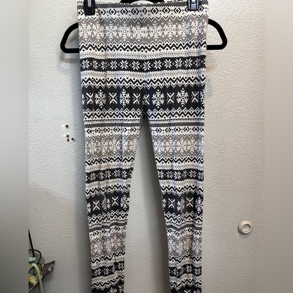 Forever 21 Snowflake-Aztec Print Leggings - Picture 1 of 3